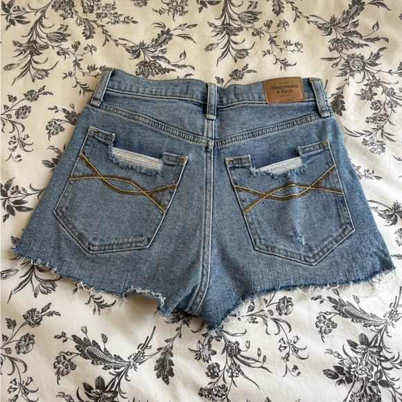 Abercrombie high rise jean short 24 - Picture 3 of 4